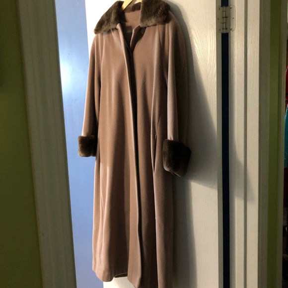 Vintage long women’s dress coat. - Picture 1 of 9